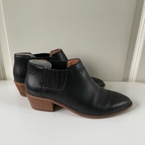 Madewell black pointed toe leather ankle booties, size 7.